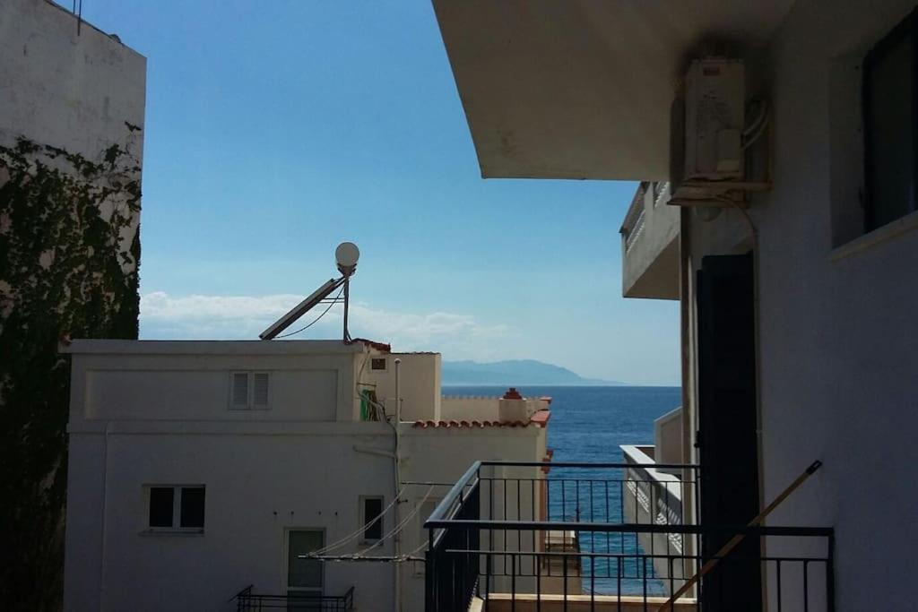 Seaside Family Apartment Loutraki Exterior foto