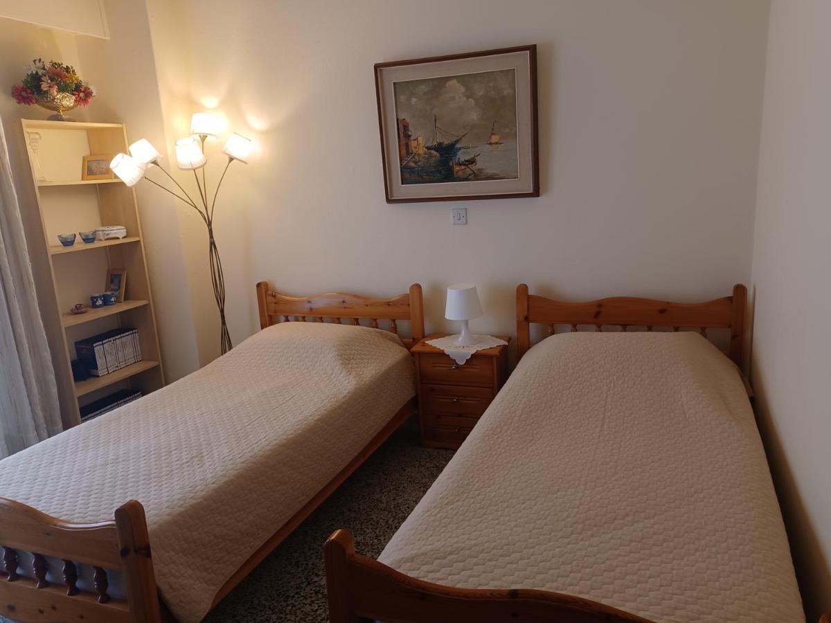 Seaside Family Apartment Loutraki Exterior foto